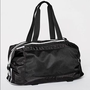 NWT- fabletics traverse bag- glow getter, black